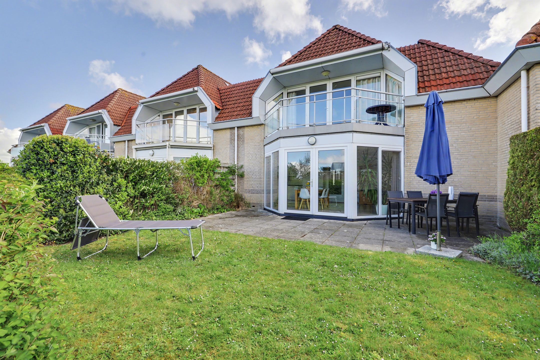 2-bedroom freehold villa in Vrouwenpolder — photo 1 of 5