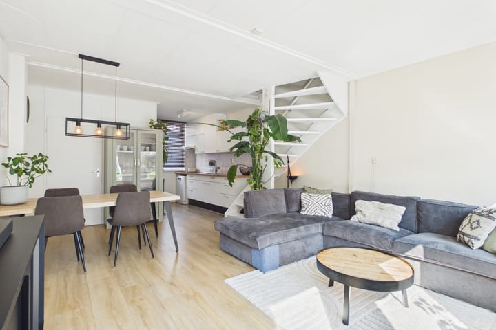 Photo 2 of Rozemarijnstraat 12