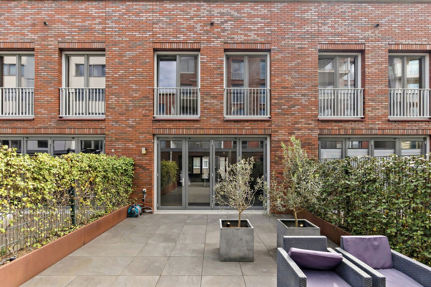 Modern family home with 5 bedrooms near Scheveningen harbour — 25