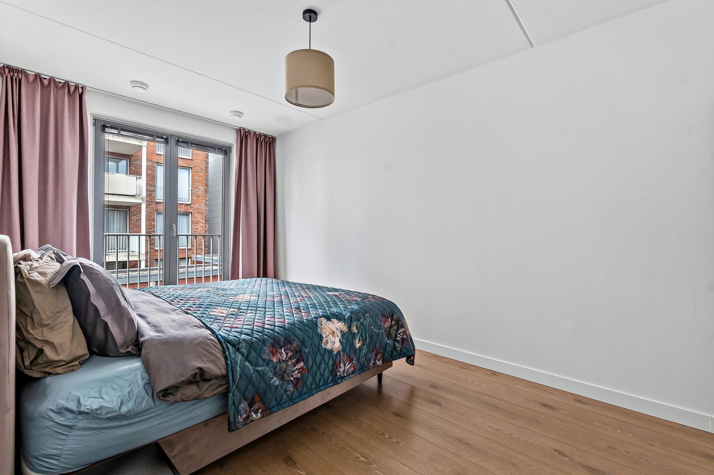 Modern family home with 5 bedrooms near Scheveningen harbour — 35