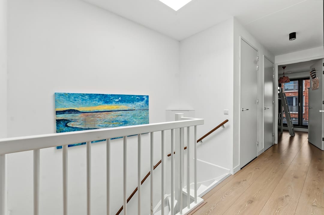 Modern family home with 5 bedrooms near Scheveningen harbour — 28