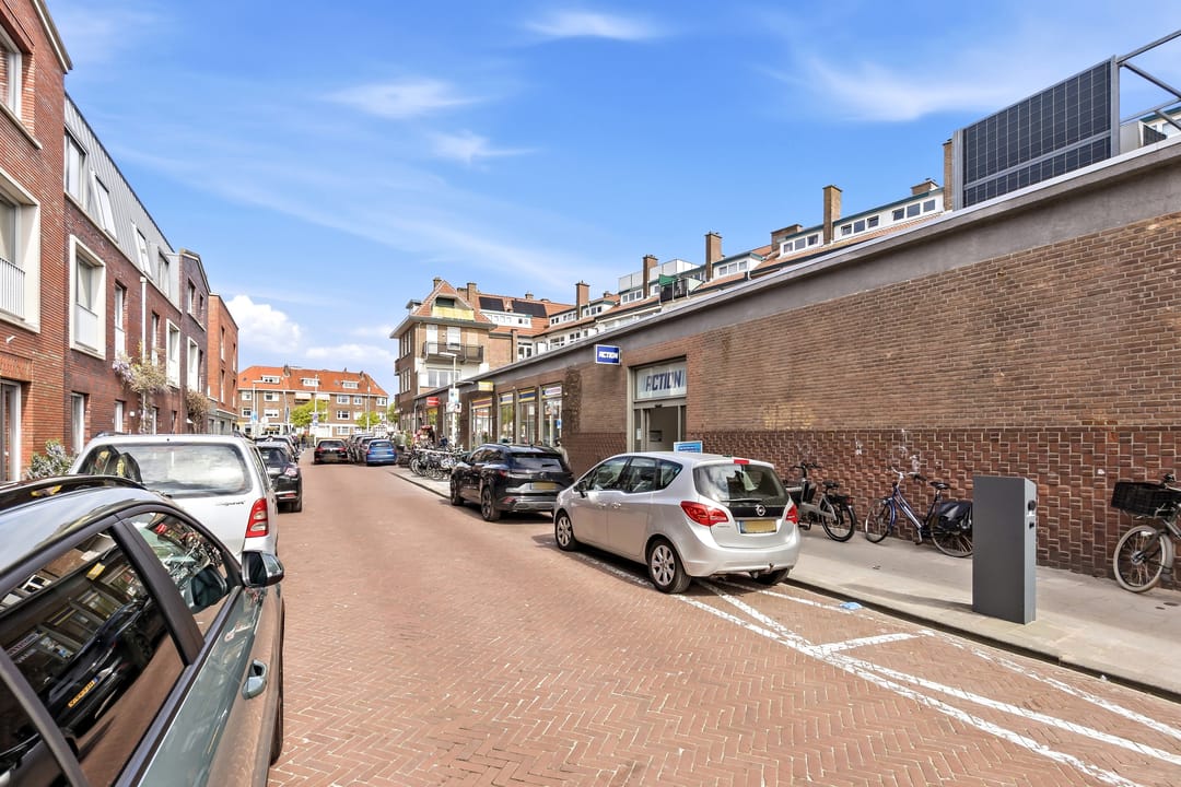 Modern family home with 5 bedrooms near Scheveningen harbour — 43
