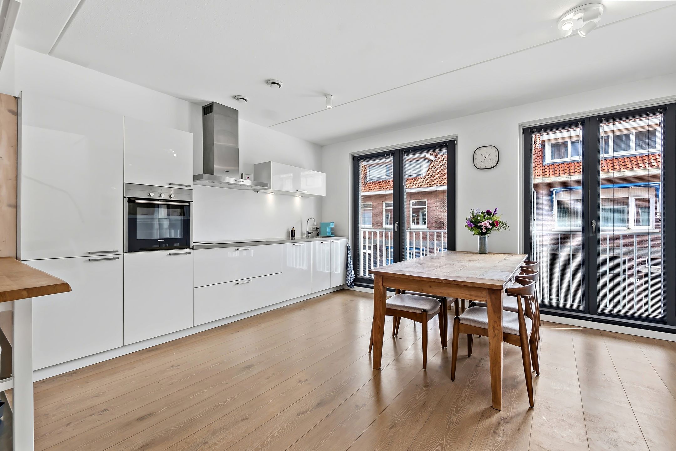 Modern family home with 5 bedrooms near Scheveningen harbour — 12