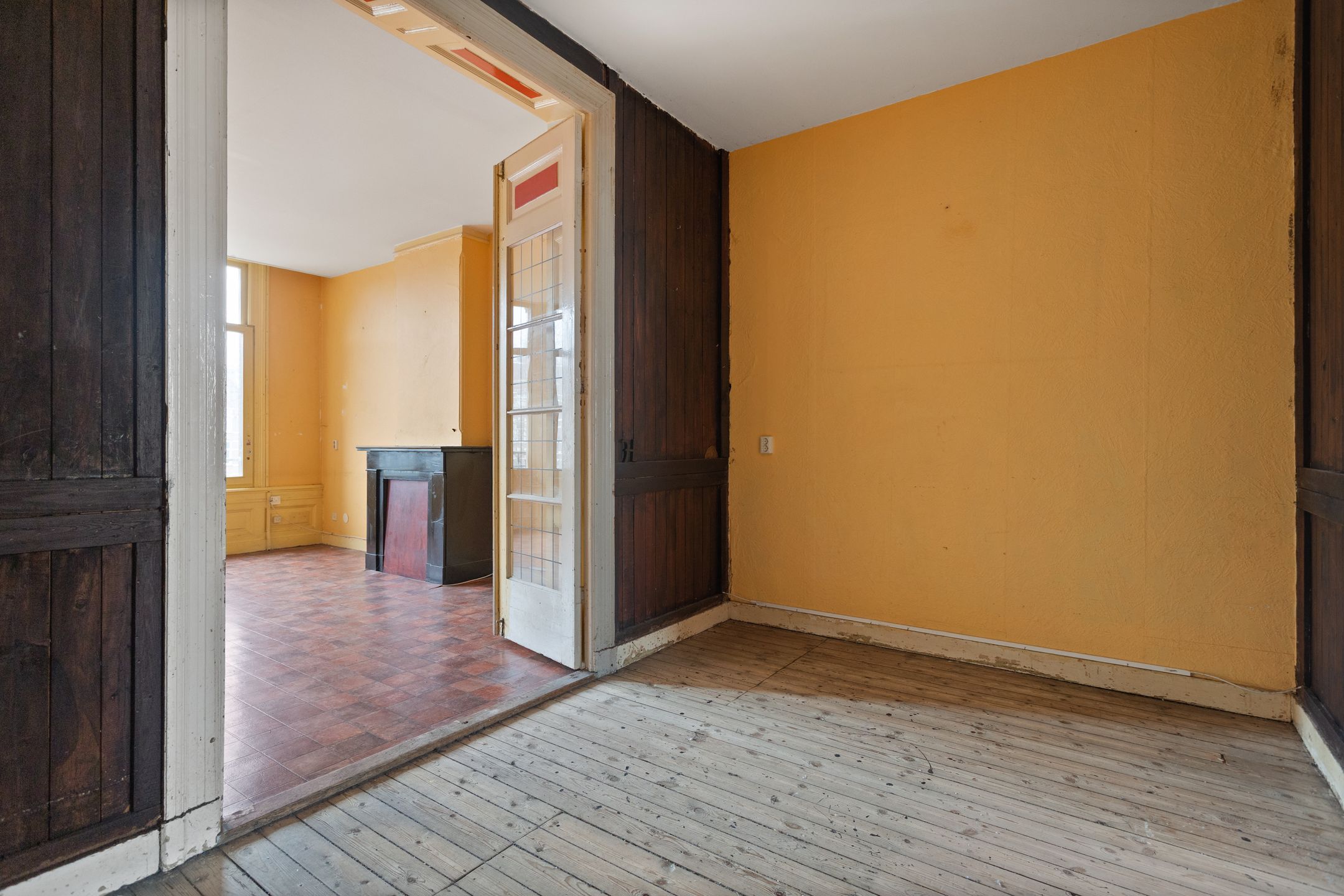 Characterful Waterfront Apartment with High Ceilings in Oud-West — 12