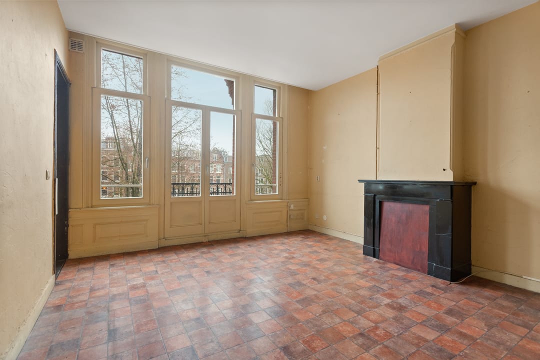 Characterful Waterfront Apartment with High Ceilings in Oud-West — 13