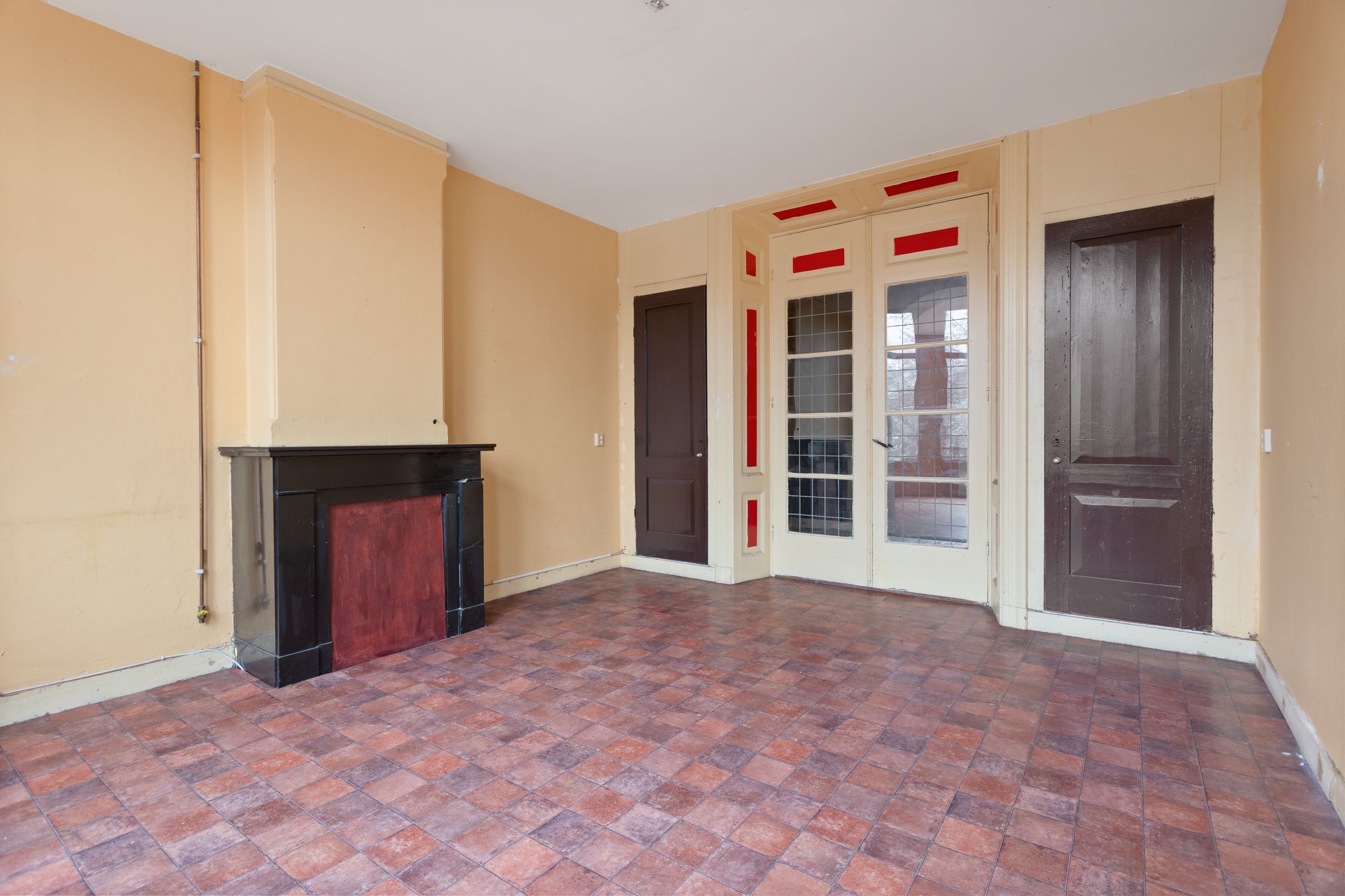 Characterful Waterfront Apartment with High Ceilings in Oud-West — 15