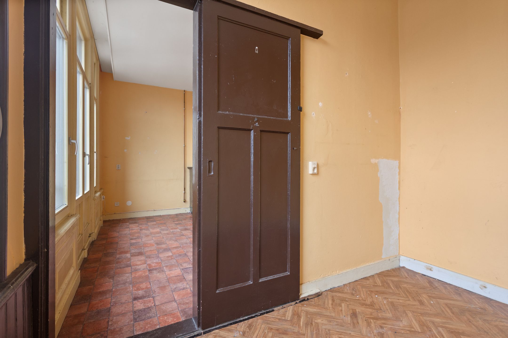 Characterful Waterfront Apartment with High Ceilings in Oud-West — 18