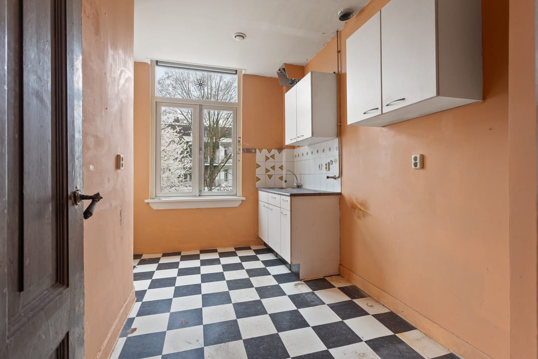 Characterful Waterfront Apartment with High Ceilings in Oud-West — 22