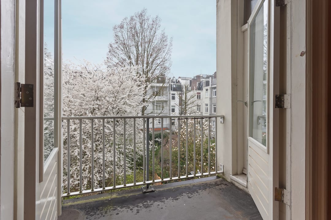 Characterful Waterfront Apartment with High Ceilings in Oud-West — 28
