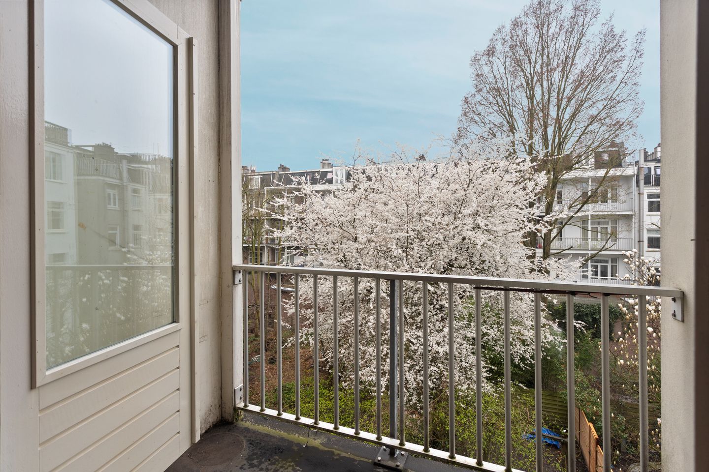 Characterful Waterfront Apartment with High Ceilings in Oud-West — 29