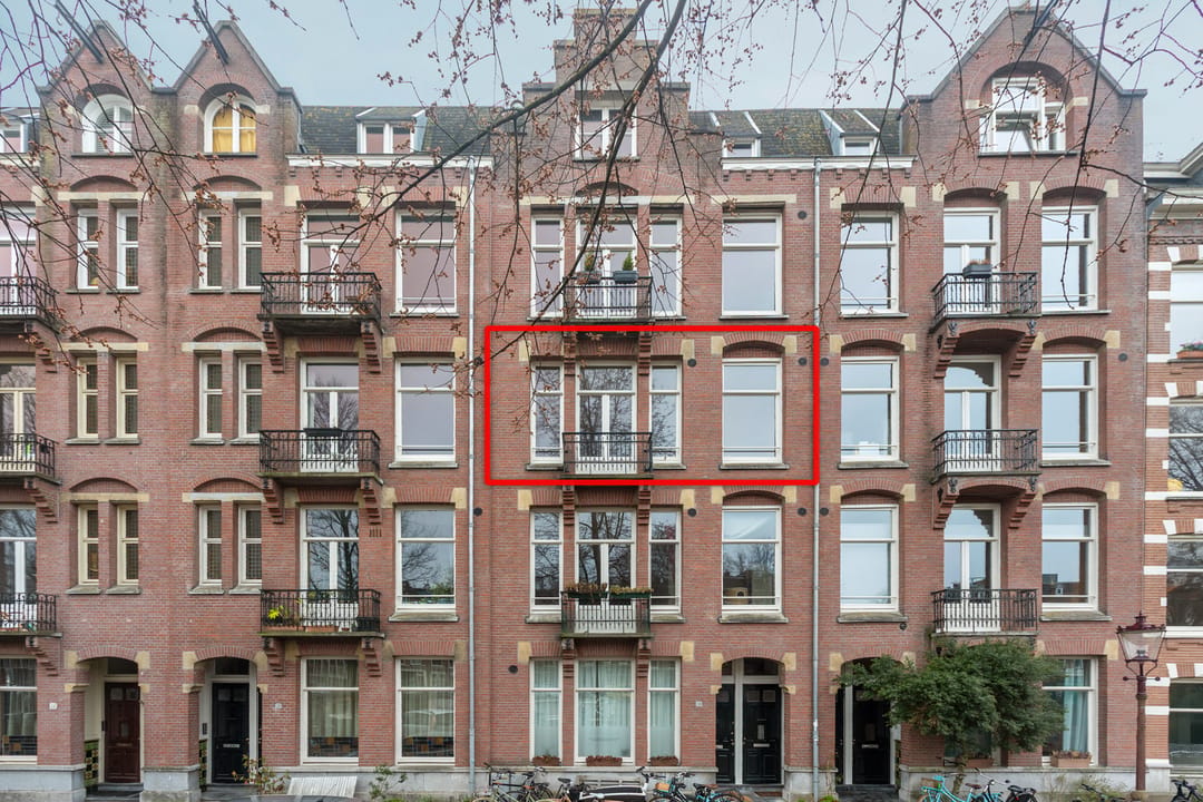 Characterful Waterfront Apartment with High Ceilings in Oud-West — 37