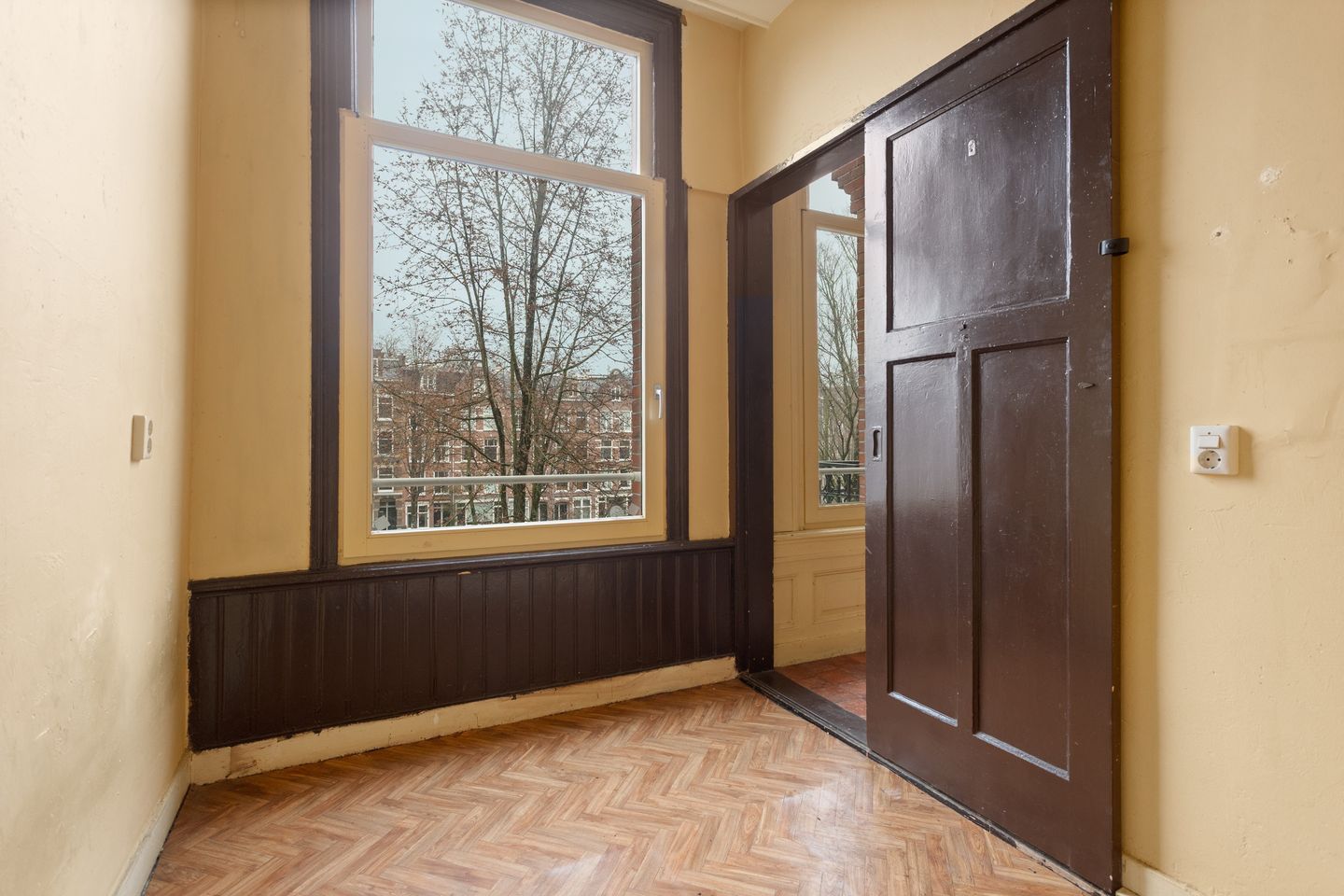 Characterful Waterfront Apartment with High Ceilings in Oud-West — 19