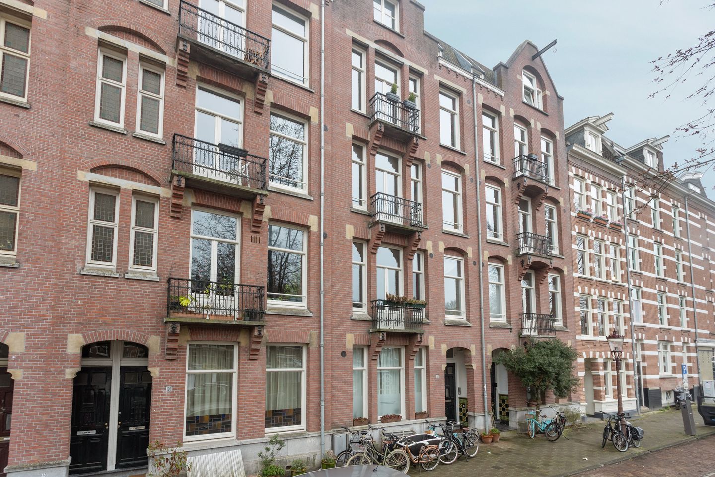 Characterful Waterfront Apartment with High Ceilings in Oud-West — 34