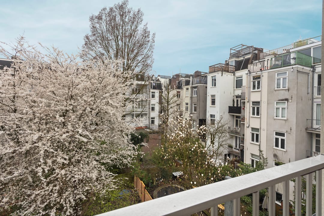 Characterful Waterfront Apartment with High Ceilings in Oud-West — 32