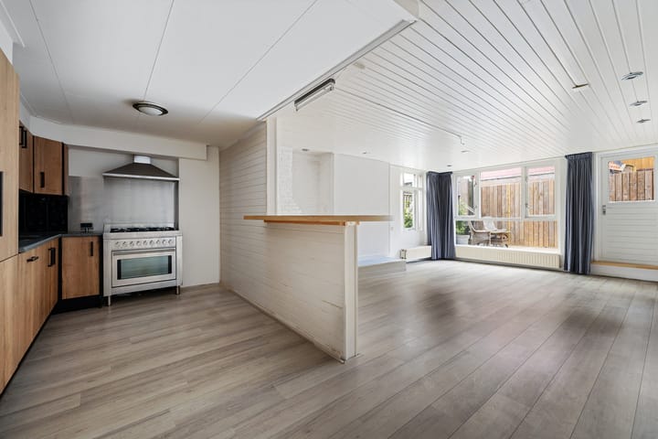 Photo 3 of Neerwoldstraat 31