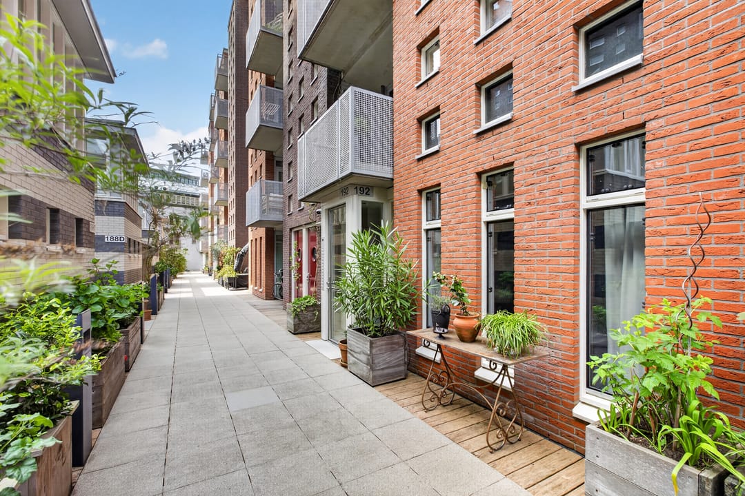 Photo 16 of Valkenburgerstraat 192-B