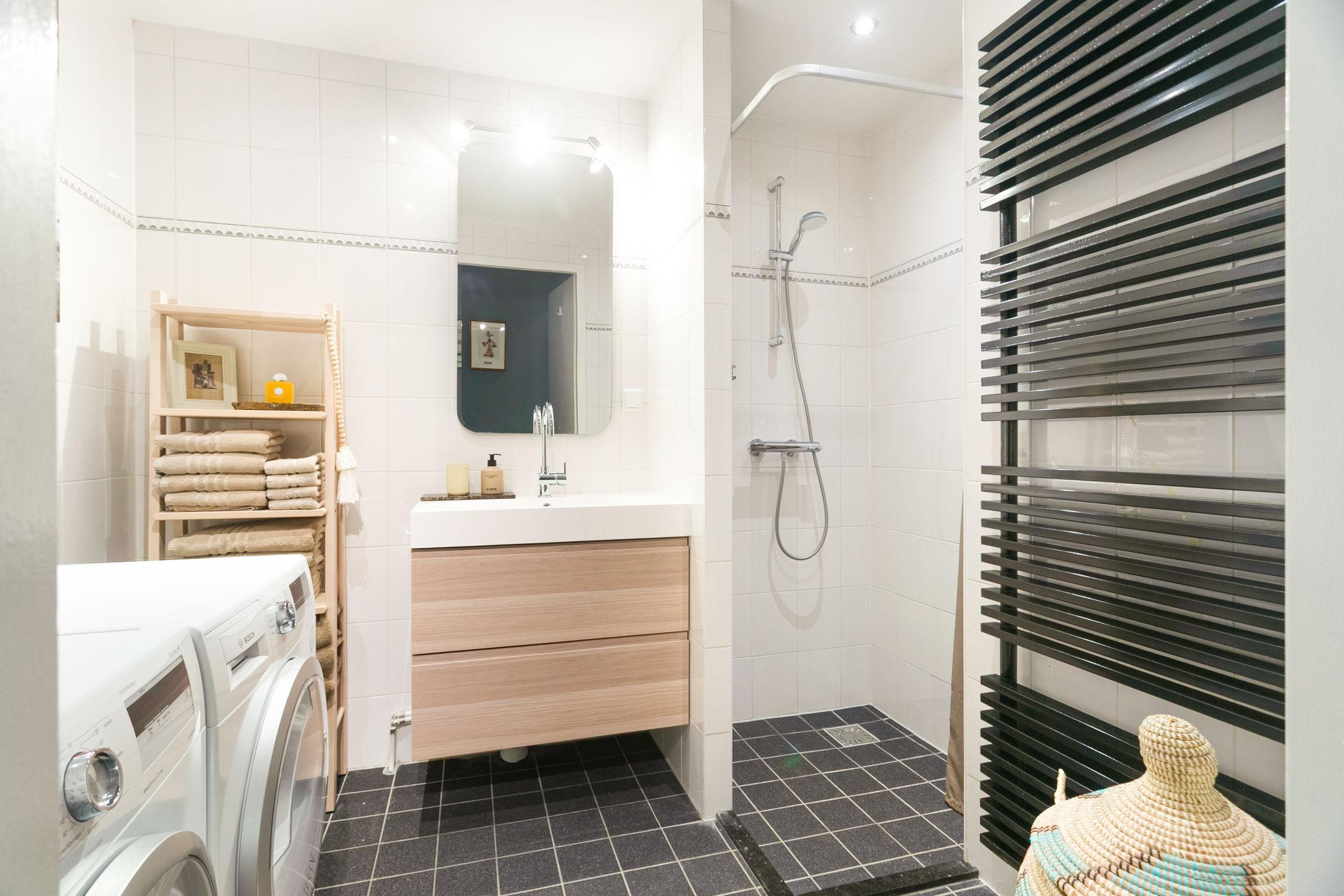 Photo 15 of Valkenburgerstraat 192-B