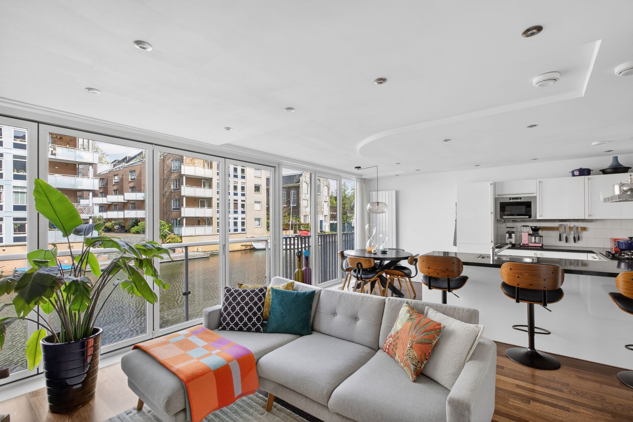 Photo 21 of Valkenburgerstraat 192-B