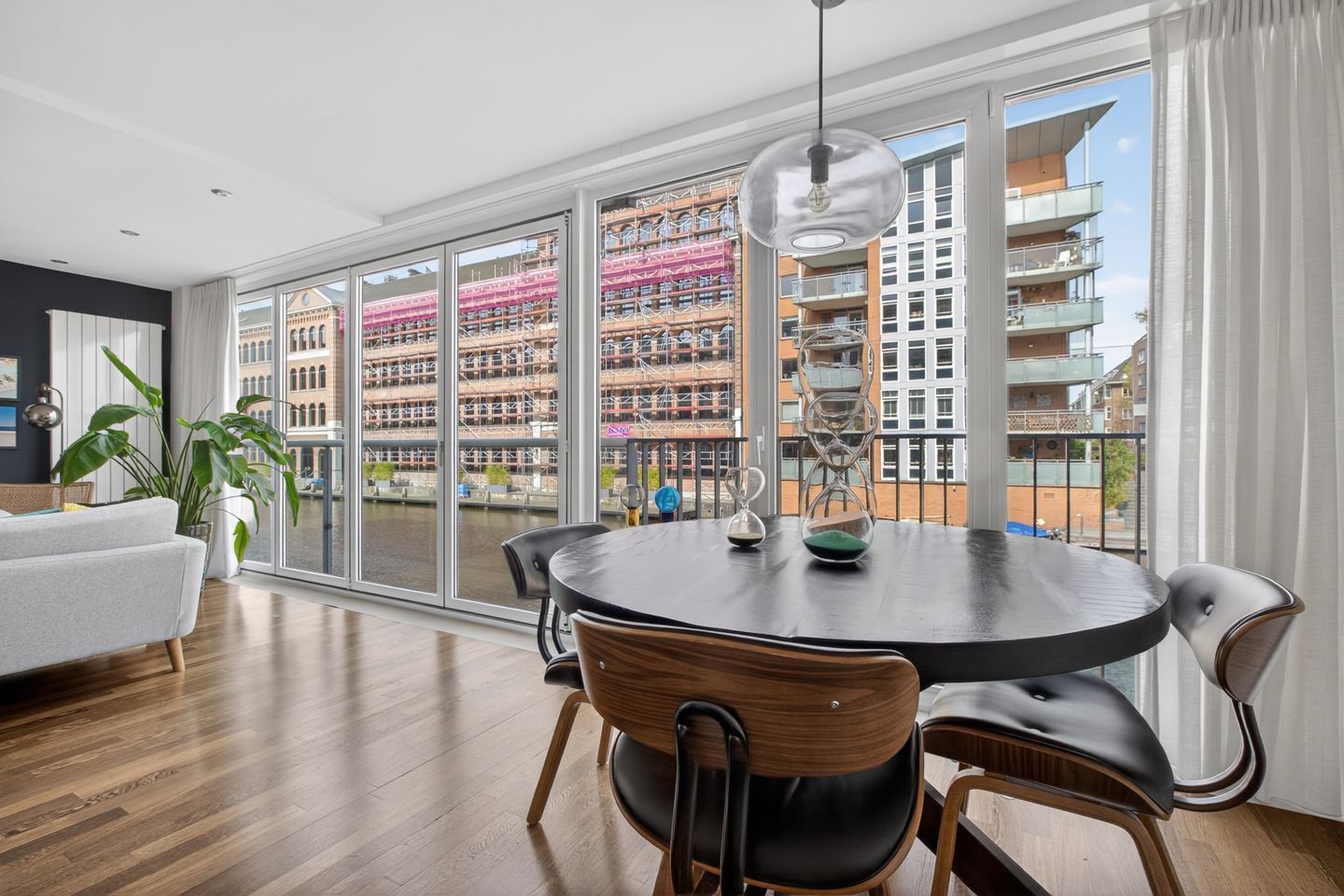 Photo 10 of Valkenburgerstraat 192-B