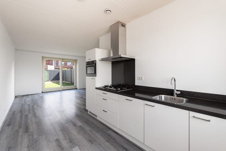 Photo 2 of Corry Brokkenstraat 24