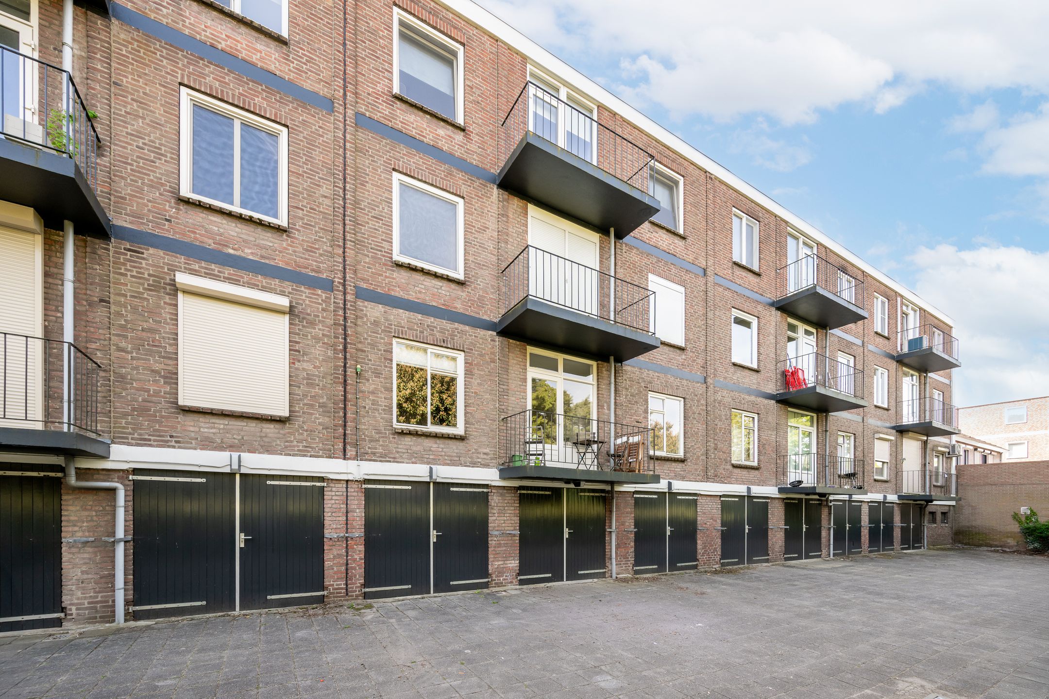 Photo 24 of Julianalaan 100