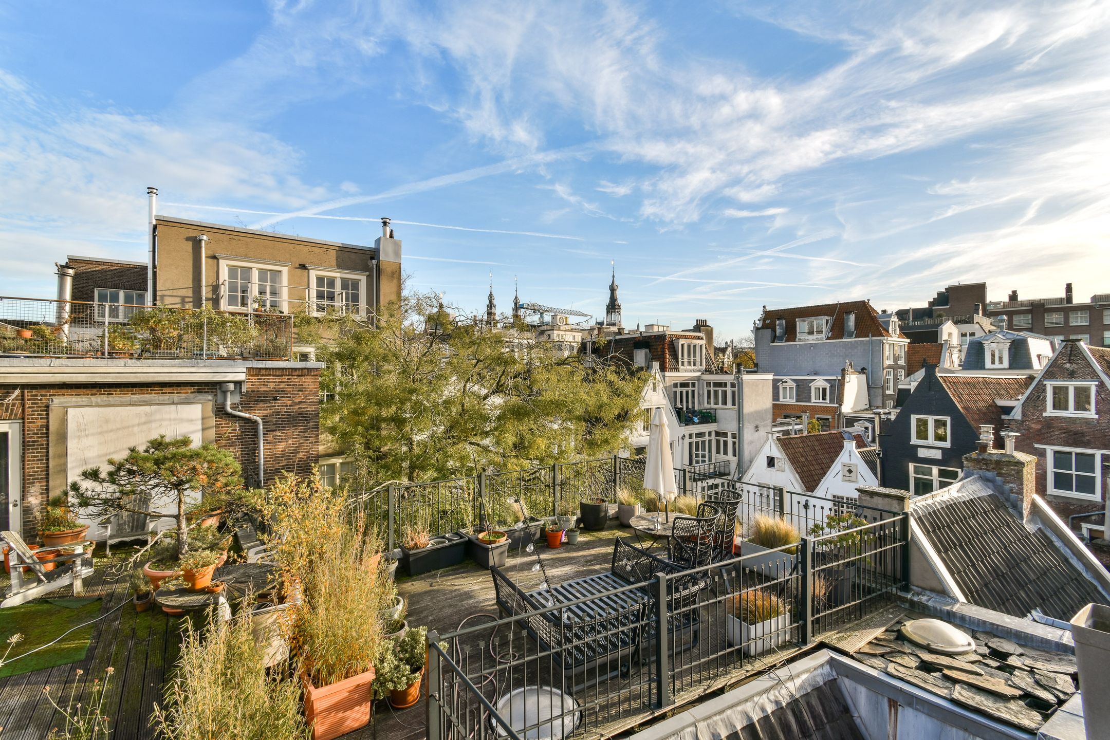 Stylish Turn-Key Apartment on Herengracht with Canal Views — 15