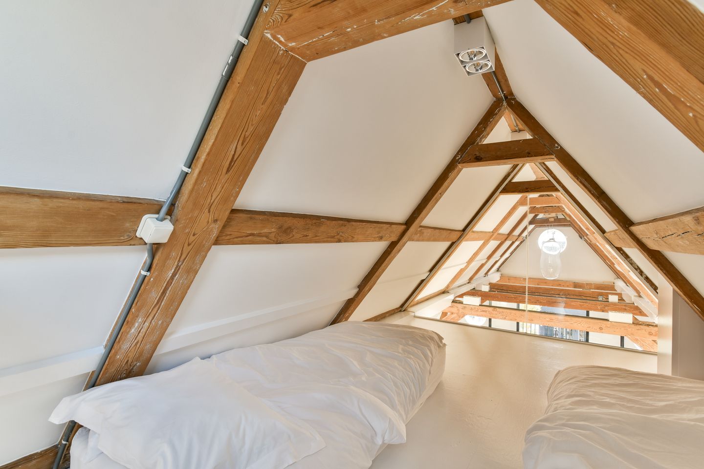 Stylish Turn-Key Apartment on Herengracht with Canal Views — 20