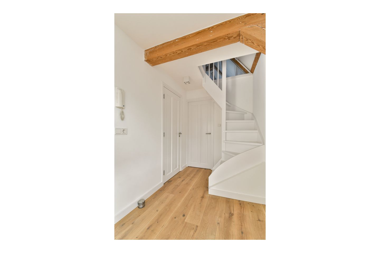 Stylish Turn-Key Apartment on Herengracht with Canal Views — 19