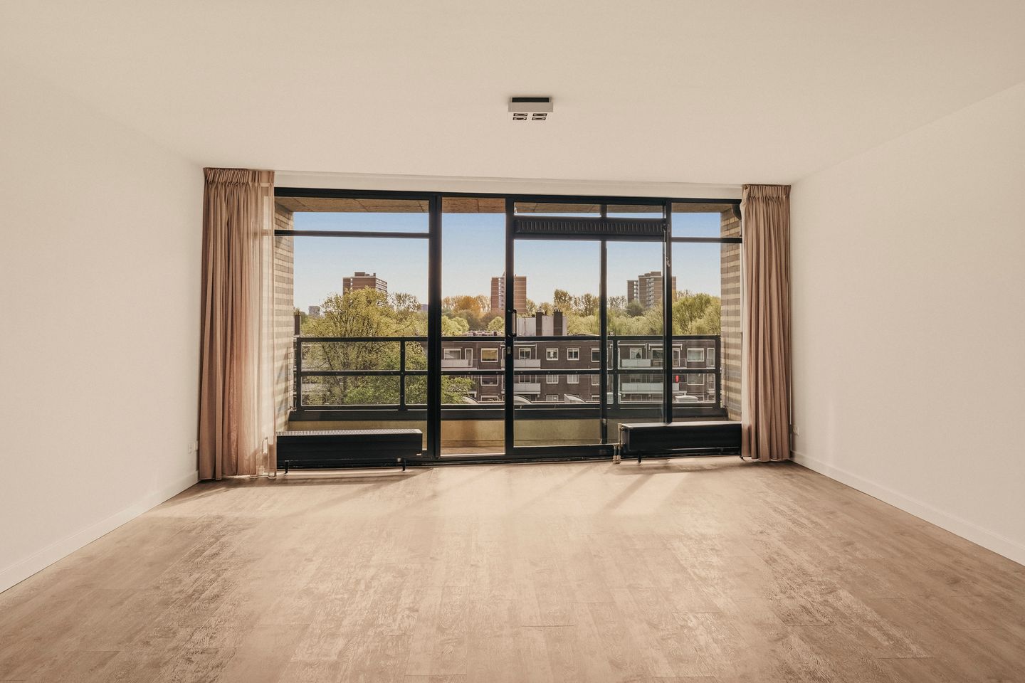 Photo 5 of Van Leijenberghlaan 198