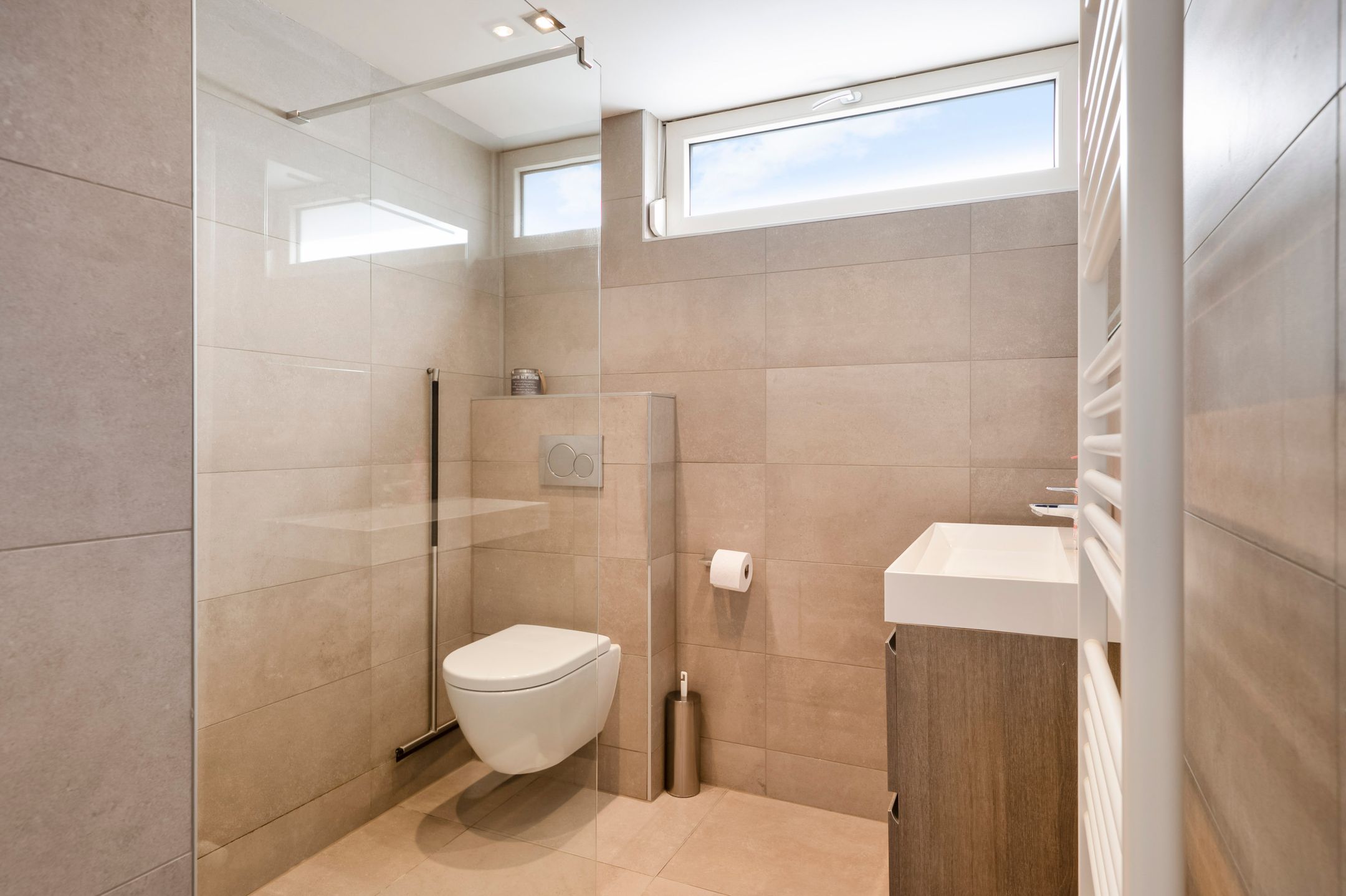Modern Instapklare Eengezinswoning met Luxe Afwerking in Geliefde Woonwijk Daalhof, Maastricht — 18