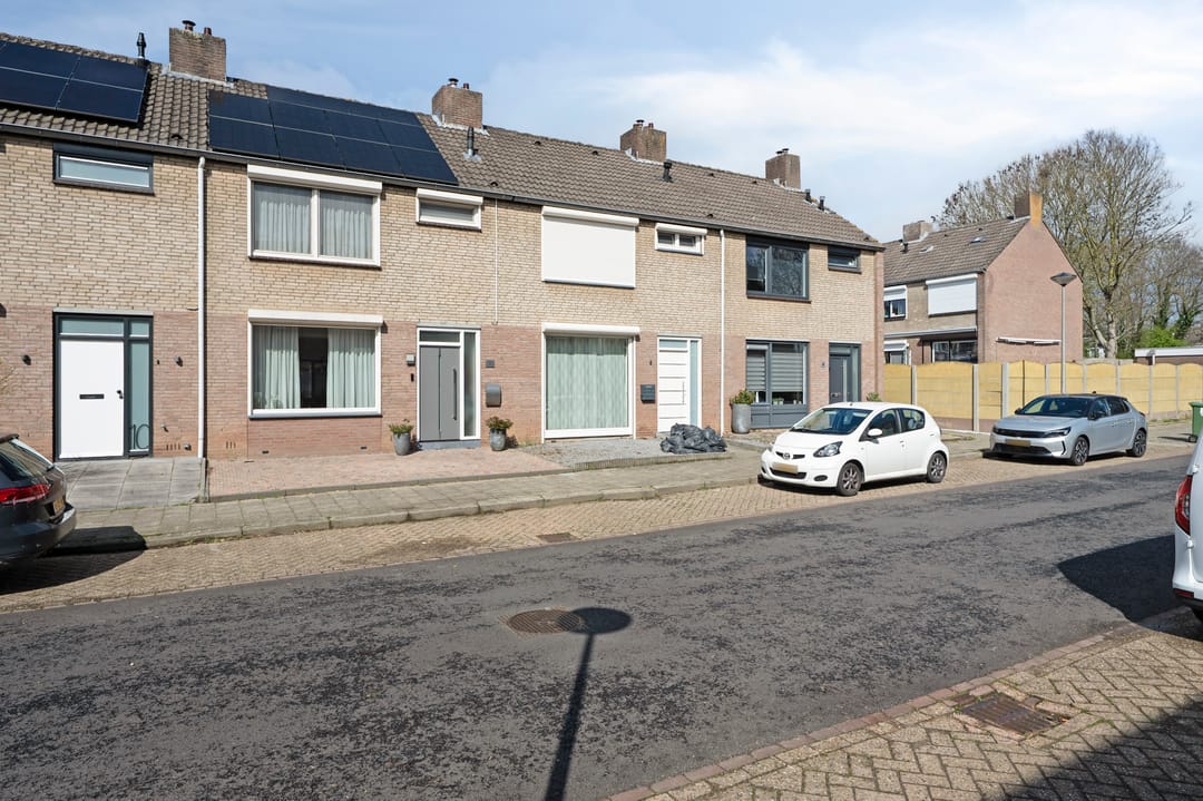 Modern Instapklare Eengezinswoning met Luxe Afwerking in Geliefde Woonwijk Daalhof, Maastricht — 28