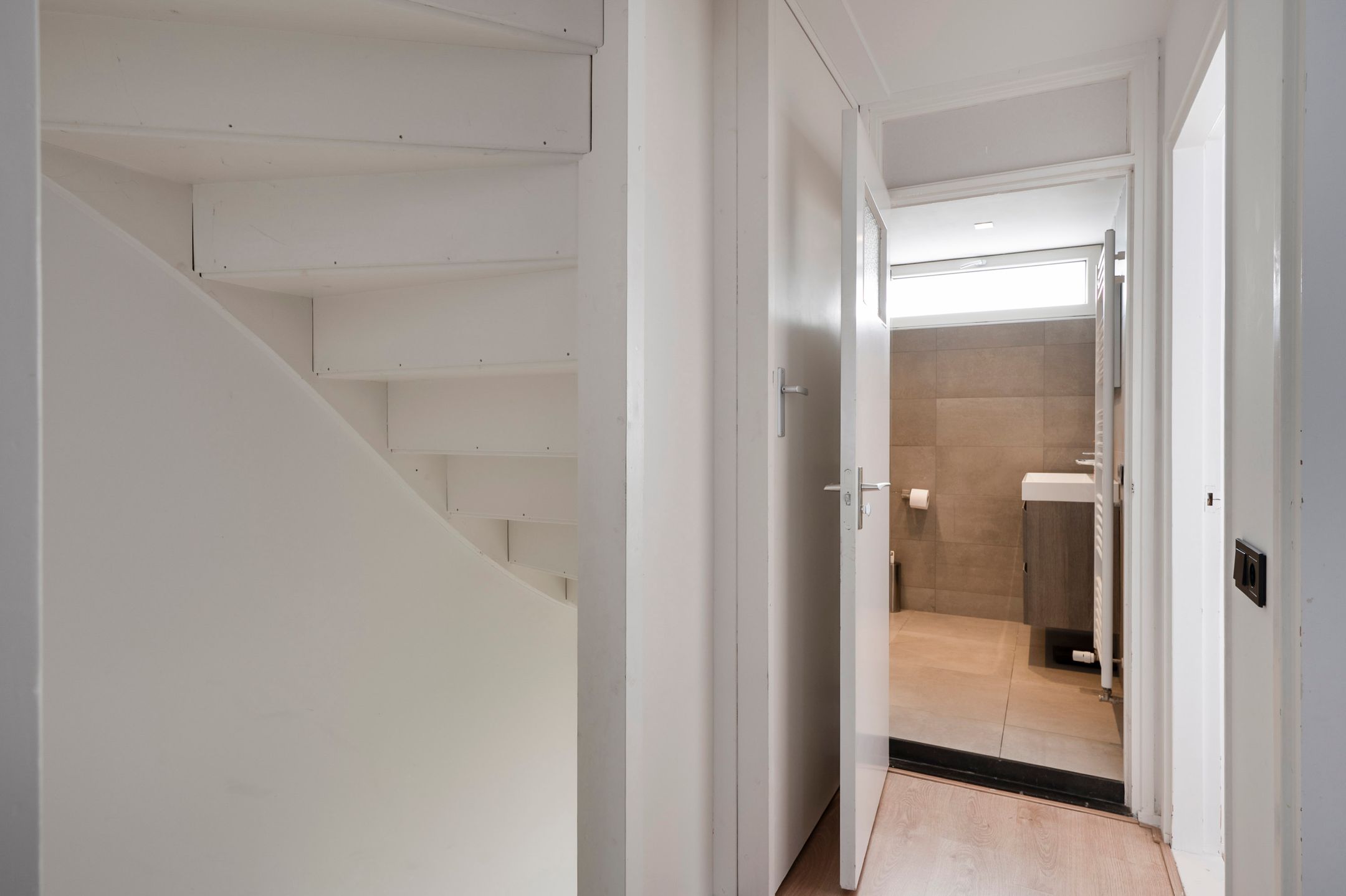 Modern Instapklare Eengezinswoning met Luxe Afwerking in Geliefde Woonwijk Daalhof, Maastricht — 21