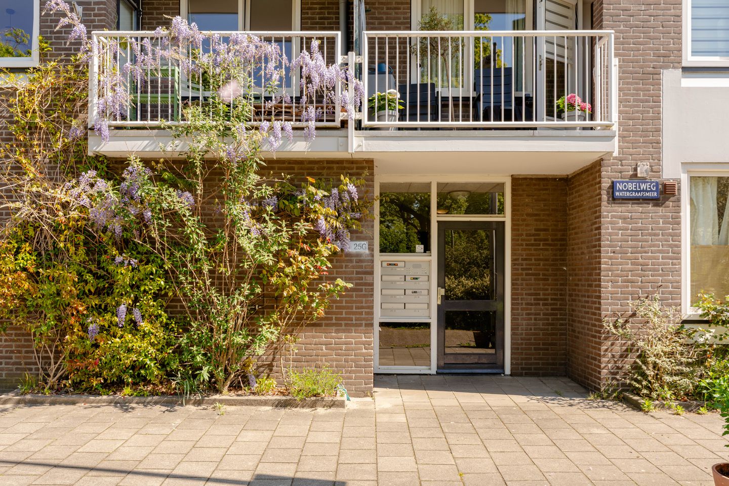 Renovated Top-Floor Apartment with Panoramic Rooftop Terrace in Watergraafsmeer — 29