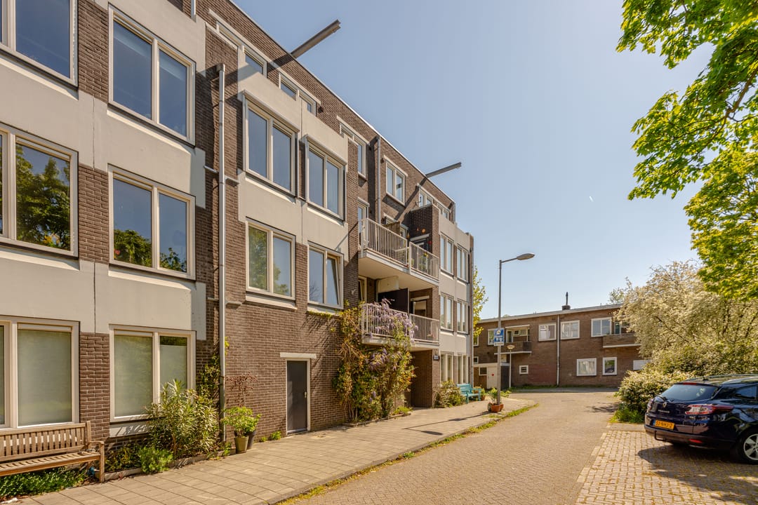 Renovated Top-Floor Apartment with Panoramic Rooftop Terrace in Watergraafsmeer — 31