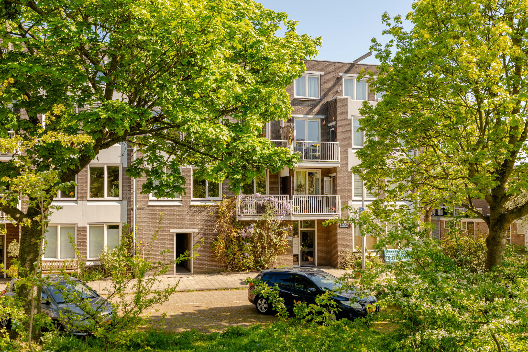 Renovated Top-Floor Apartment with Panoramic Rooftop Terrace in Watergraafsmeer — 30