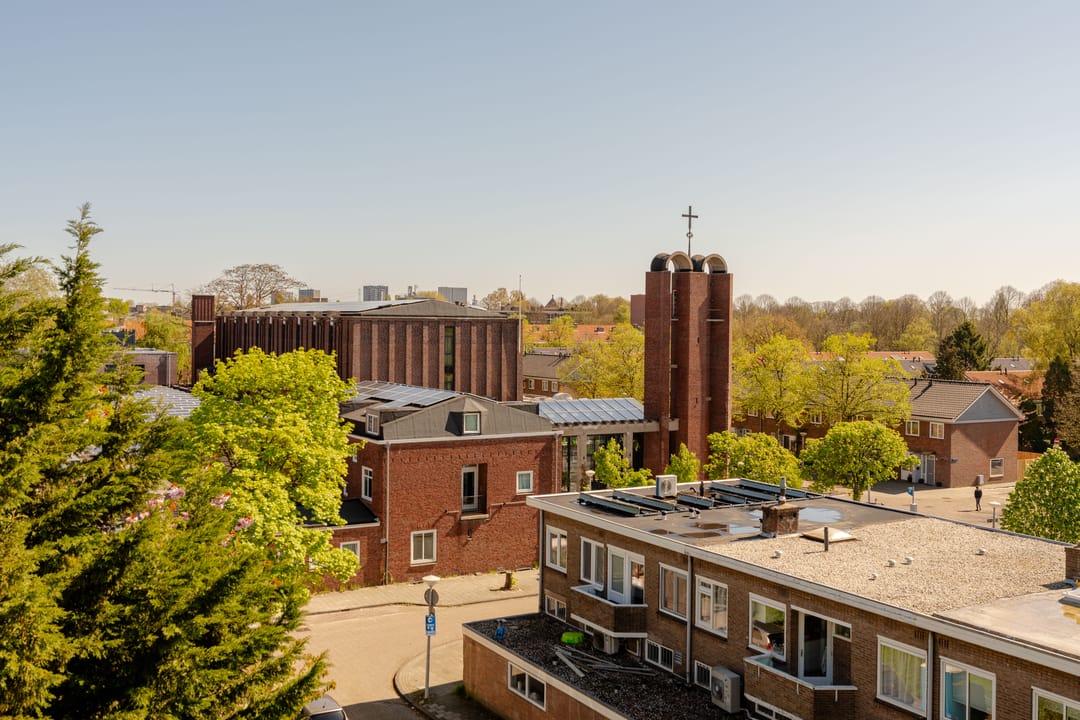 Renovated Top-Floor Apartment with Panoramic Rooftop Terrace in Watergraafsmeer — 17