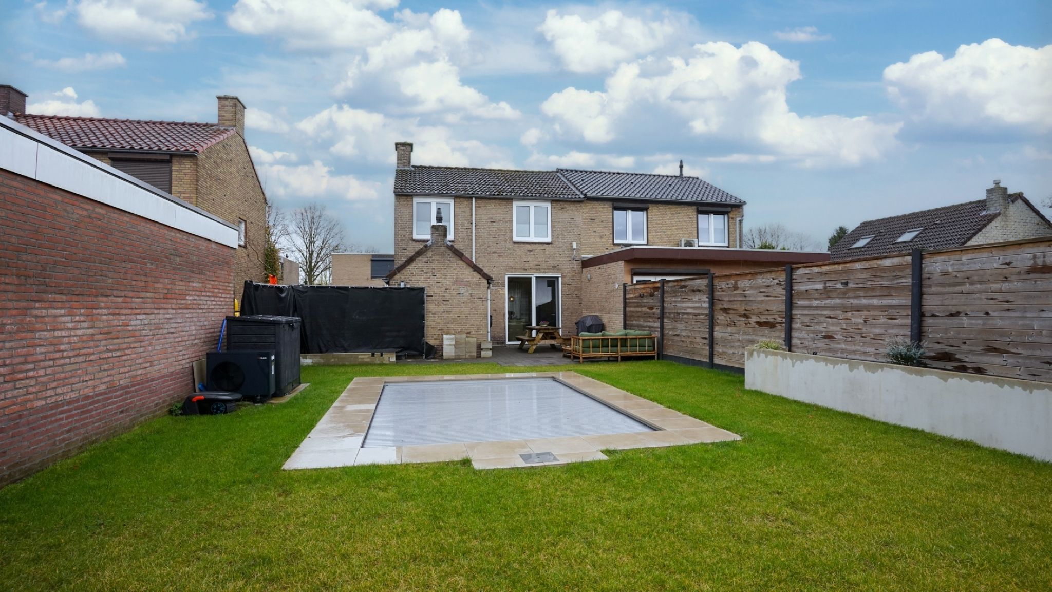 Well-Maintained Semi-Detached House with Swimming Pool in Quiet Residential Area Near Nature — 21