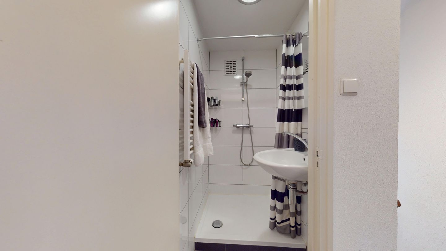 Well-Maintained Semi-Detached House with Swimming Pool in Quiet Residential Area Near Nature — 10