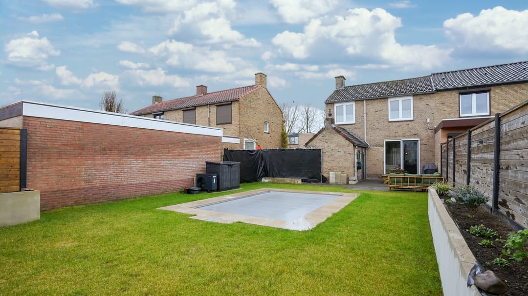 Well-Maintained Semi-Detached House with Swimming Pool in Quiet Residential Area Near Nature — 22
