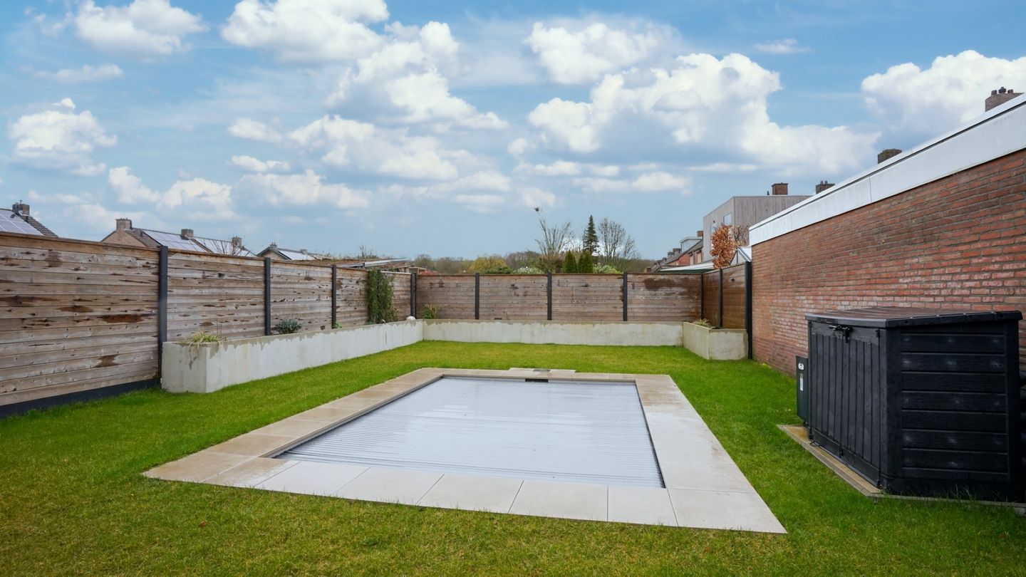 Well-Maintained Semi-Detached House with Swimming Pool in Quiet Residential Area Near Nature — 19