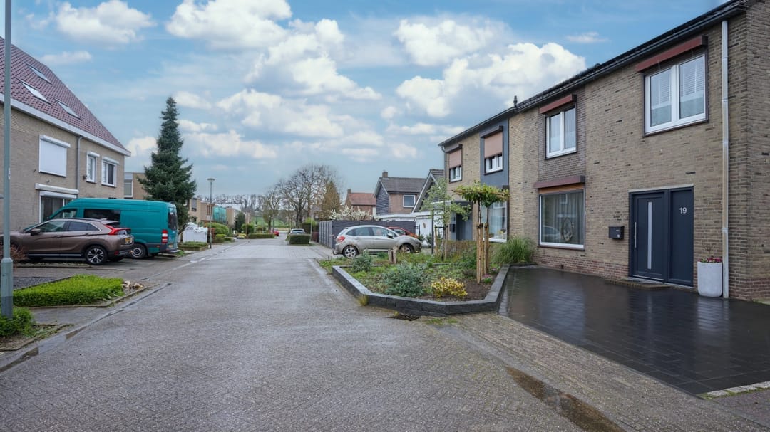 Well-Maintained Semi-Detached House with Swimming Pool in Quiet Residential Area Near Nature — 23