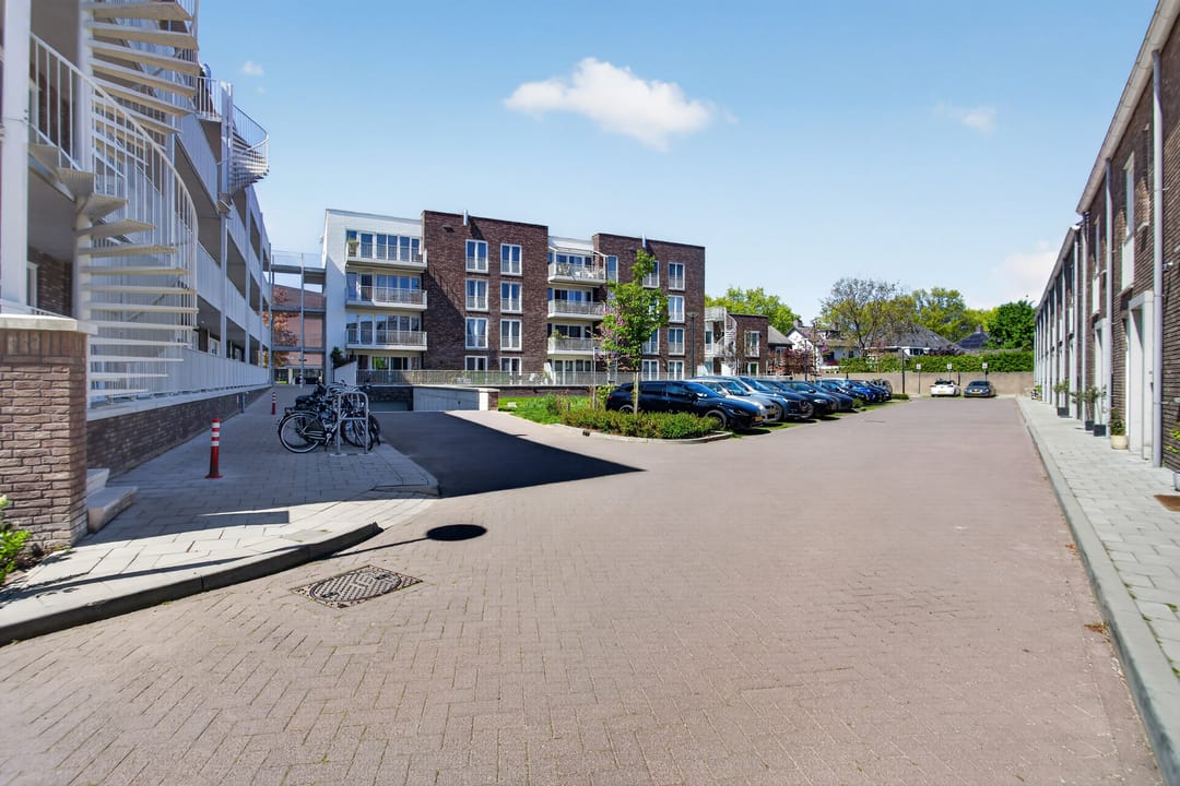 Foto 47 van van Herlaerhof 51