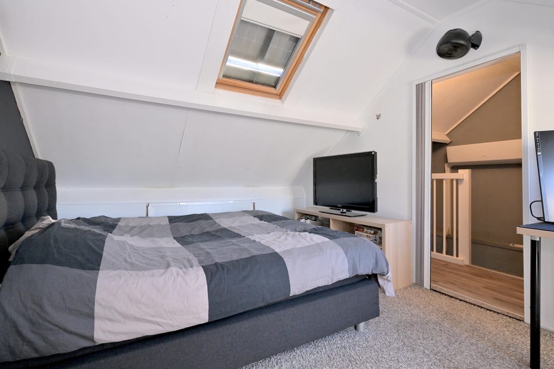 Spacious terraced home with 4 bedrooms and solar panels in Warnsveld — 32