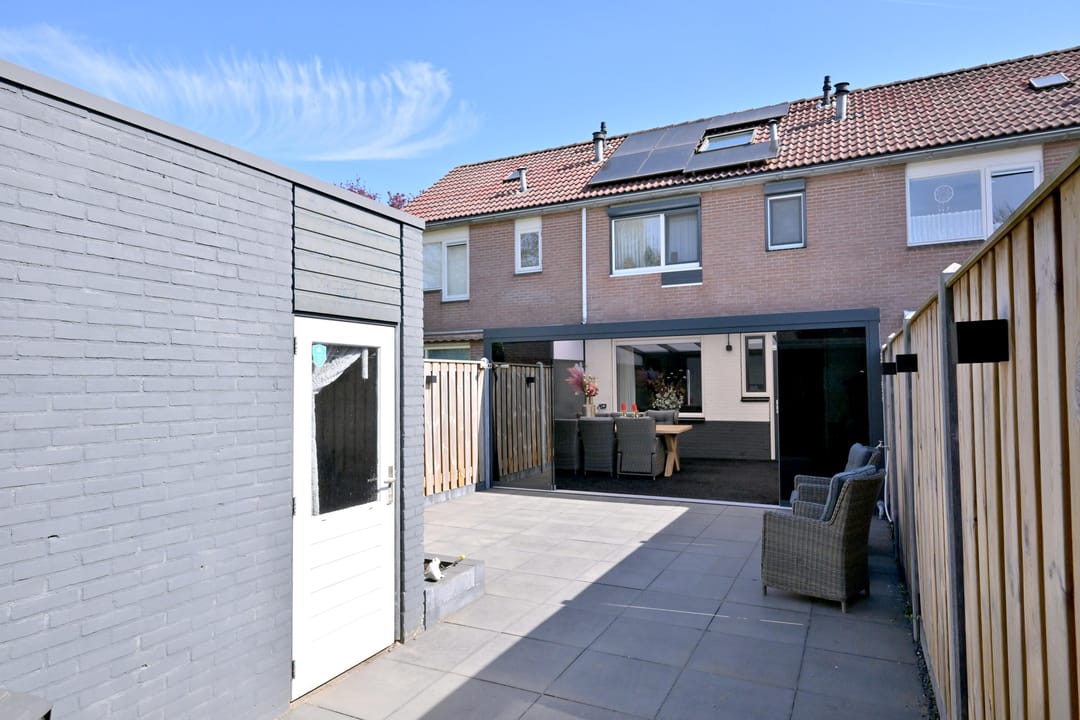 Spacious terraced home with 4 bedrooms and solar panels in Warnsveld — 43
