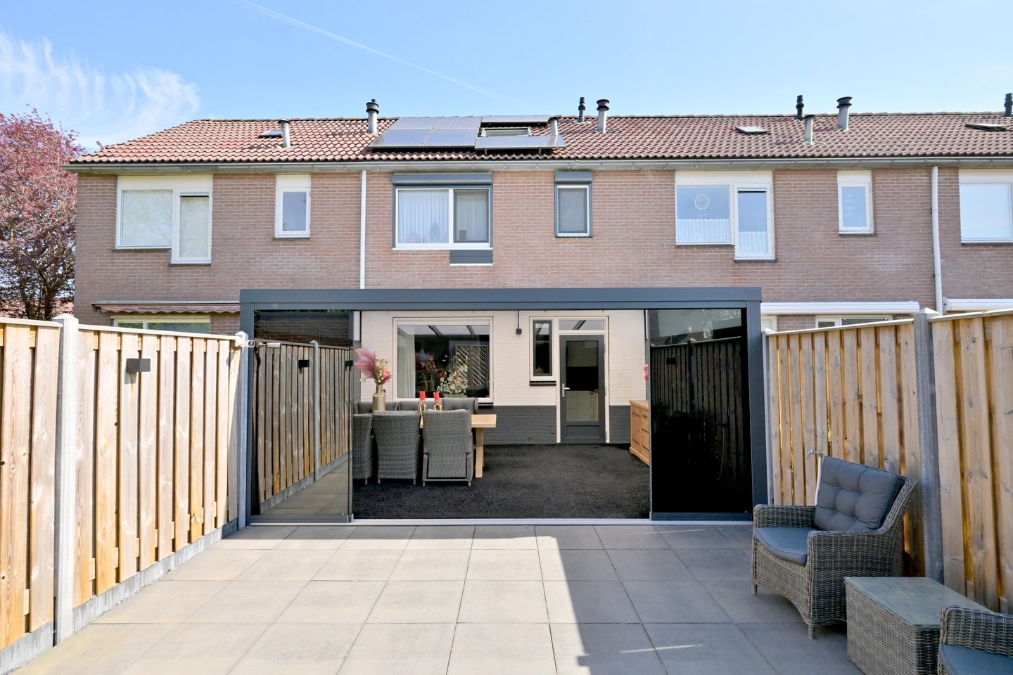 Spacious terraced home with 4 bedrooms and solar panels in Warnsveld — 44