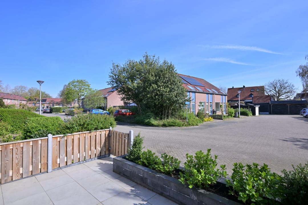 Spacious terraced home with 4 bedrooms and solar panels in Warnsveld — 46