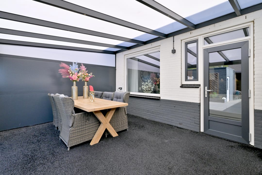 Spacious terraced home with 4 bedrooms and solar panels in Warnsveld — 37