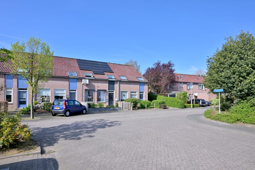 Spacious terraced home with 4 bedrooms and solar panels in Warnsveld — 47
