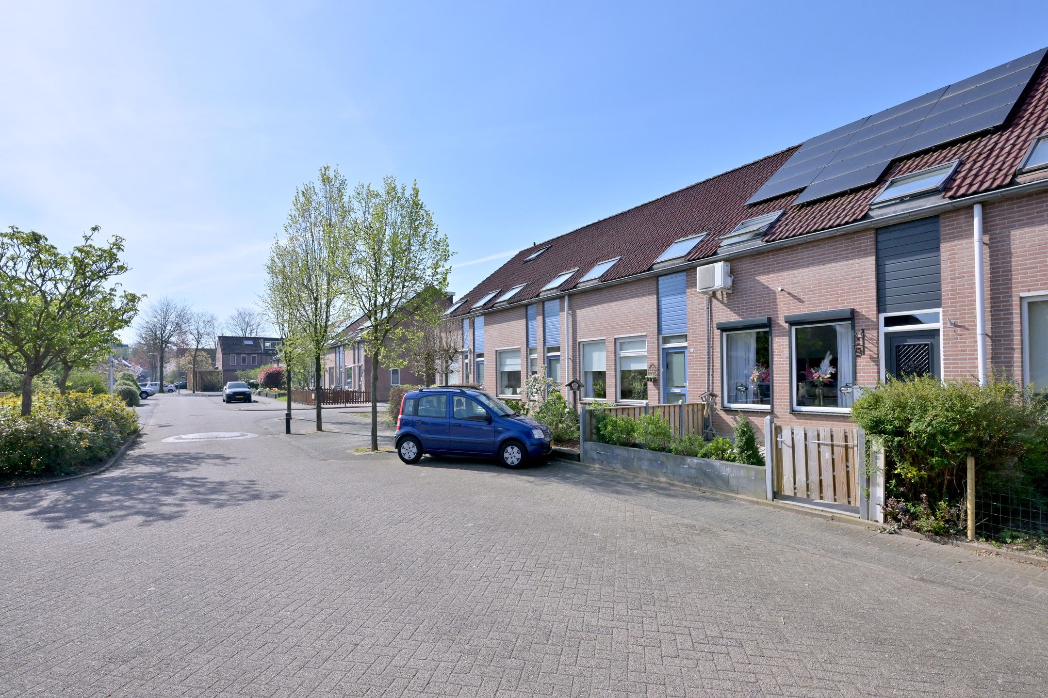Spacious terraced home with 4 bedrooms and solar panels in Warnsveld — 48