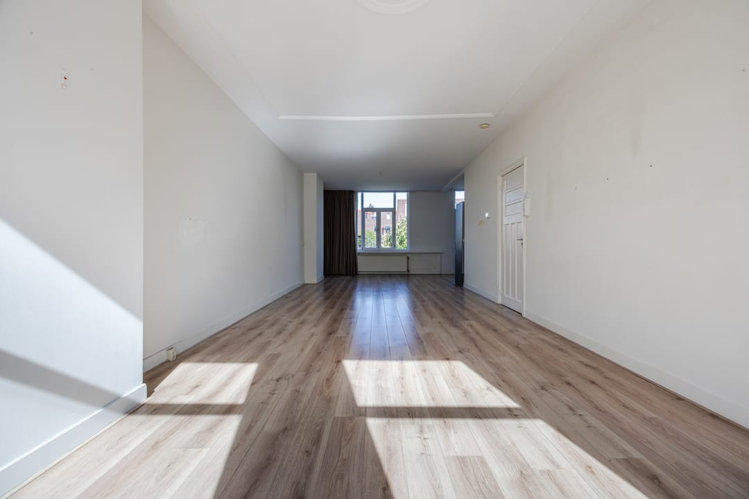 Spacious upper apartment with roof terrace in Valkenboskwartier — 13